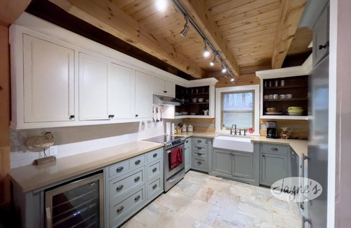 Minett Cottage | Renovated Log Cabin! 3 Bed, 2 Bath Lake Rosseau! Minett! Sunsets!