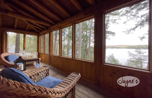 Minett Cottage | Renovated Log Cabin! 3 Bed, 2 Bath Lake Rosseau! Minett! Sunsets!