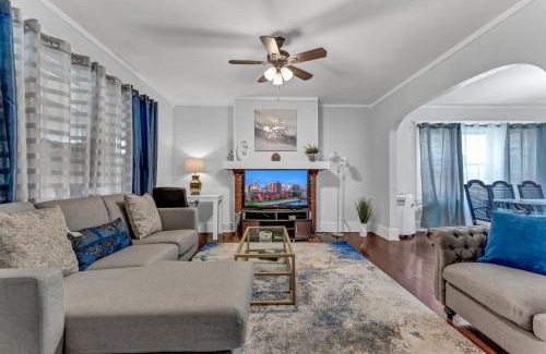 North Buffalo Maison | Renovated Main Floor Large 3 Bed House