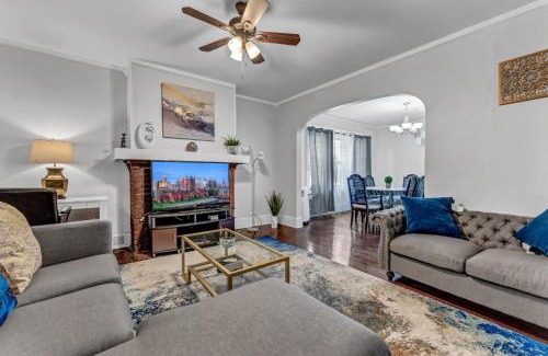 North Buffalo Maison | Renovated Main Floor Large 3 Bed House