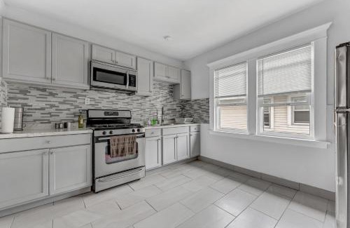 North Buffalo Maison | Renovated Main Floor Large 3 Bed House