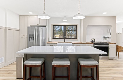 Red Wing Maison | Renovated Main Level Home on 2 acres Hay Creek Hills