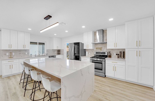 Spring Valley Maison | Renovated Modern Home with Pool. Minutes from the Las Vegas Strip