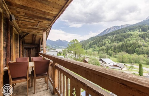 Abondance Chalet De Ski | Ancienne ferme rénovée, chalet au décor contraste entre charme et tradition