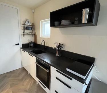 Duinzigt Appartement | Renovated & private Tinyhouse Den Haag short stay appartment