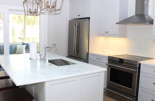 Spinnaker Beachhouses Maison | Rénové, Professional Décoré Townhome! Marchez aux équipements! Animaux acceptés!