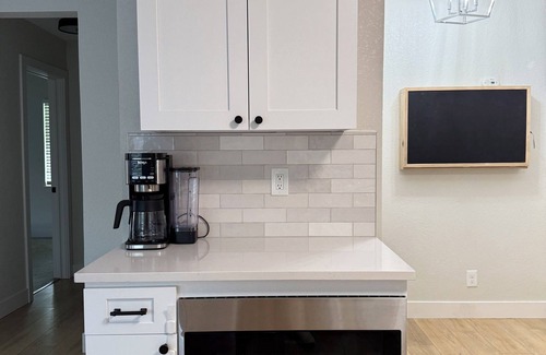 North Park Hill Maison | Renovated Relaxing Park Hill Home -Ample Parking Central Location