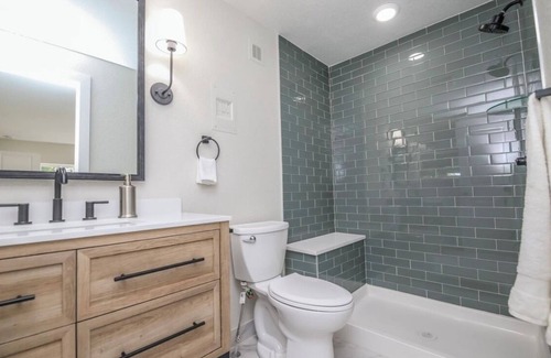 North Park Hill Maison | Renovated Relaxing Park Hill Home -Ample Parking Central Location