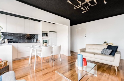 Drummoyne Appartement | Renovated Retro Apartment Near Harbour Front Walks