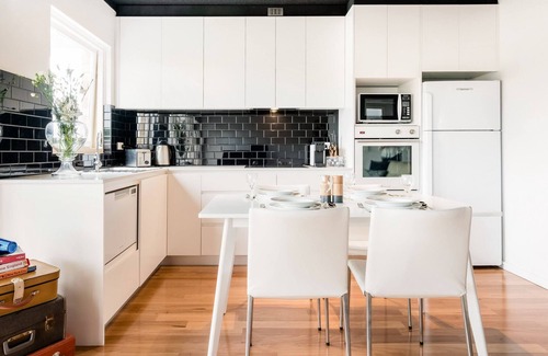 Drummoyne Appartement | Renovated Retro Apartment Near Harbour Front Walks