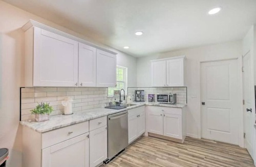 Babcock North Maison | Renovated San Antonio Retreat ~ 16 Mi to Dtwn