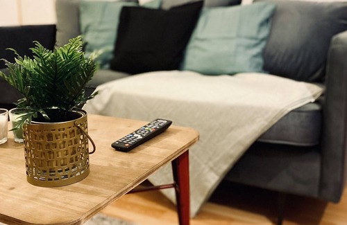 Andreasvorstadt Appartement | Renovated studio with balcony, WiFi, Netflix & kitchen near the city