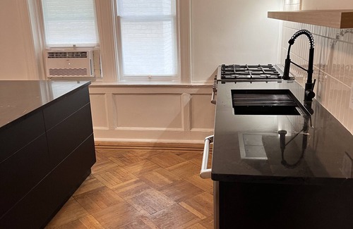 Prospect Lefferts Gardens Maison | renovated townhouse parlor level 2 bed 1.5 bath pvt garden close to prospect pk