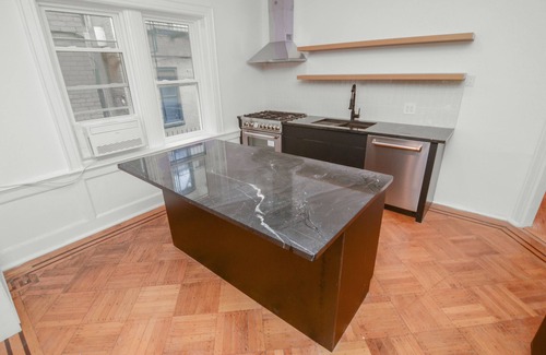 Prospect Lefferts Gardens Maison | renovated townhouse parlor level 2 bed 1.5 bath pvt garden close to prospect pk