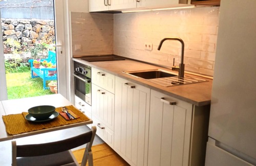 Las Cuevas Appartement | Renovated vacation apartment with garden and Teide view near La Orotava