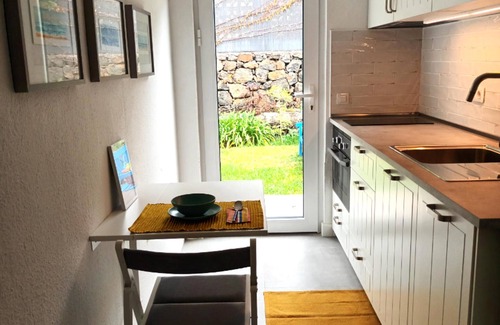 Las Cuevas Appartement | Renovated vacation apartment with garden and Teide view near La Orotava
