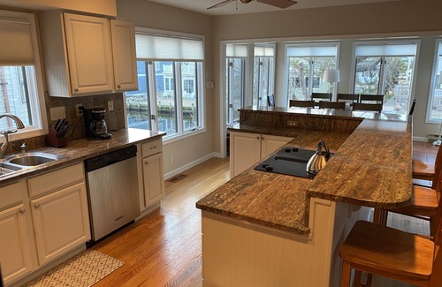 South Bethany Harbor Maison | Renovated with Amazing Water Views & Access - only 1.5 Blocks to Beach!