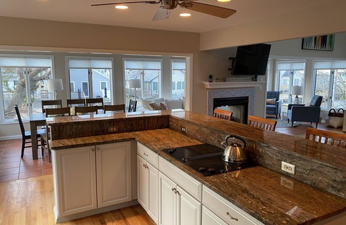 South Bethany Harbor Maison | Renovated with Amazing Water Views & Access - only 1.5 Blocks to Beach!