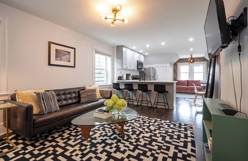 West Side Appartement | Renovated1-bedroom apartment on quiet block close to NYC in Jersey City.