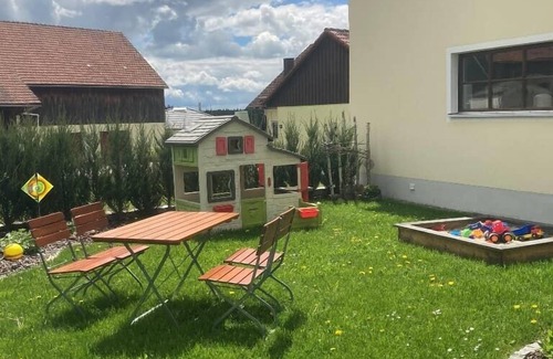 Hemau Appartement | Maison de vacances rénovée (110 m2) avec baignoire et connexion Wi-Fi gratuite
