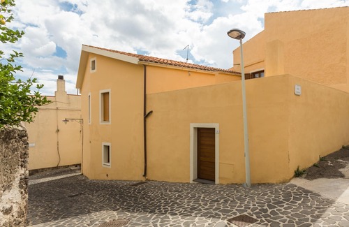 Seneghe Maison | Louez quelques miles de la mer