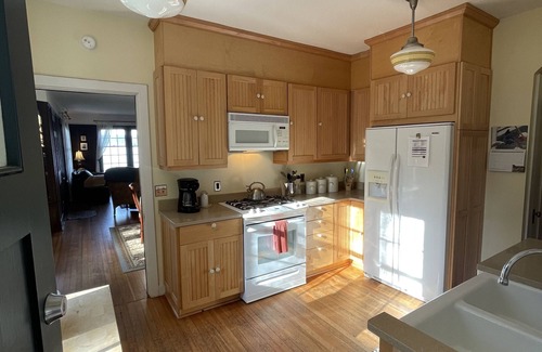 South Colby Maison | Louez un moment d'histoire dans la maison Belle Baldwin de Fern Cove Nature Preserve