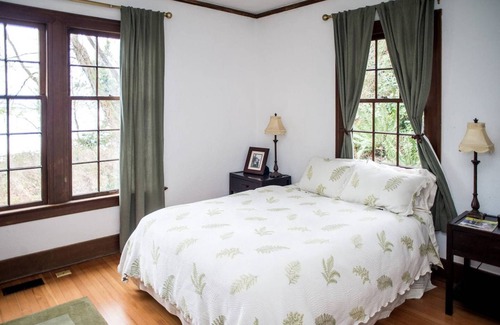 South Colby Maison | Louez un moment d'histoire dans la maison Belle Baldwin de Fern Cove Nature Preserve