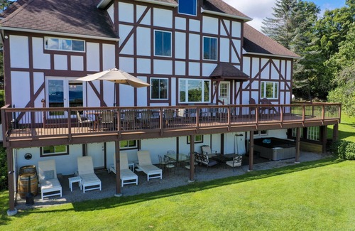 Hammondsport Maison | Louez un domaine entier au coeur du pays du vin! La meilleure vue autour!