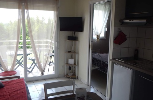 Jonzac Appartement | Location meublé à 800 m des thermes et 100 m des Antilles de JONZAC