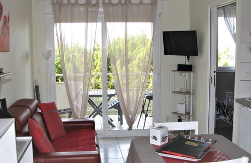 Jonzac Appartement | Location meublé à 800 m des thermes et 100 m des Antilles de JONZAC