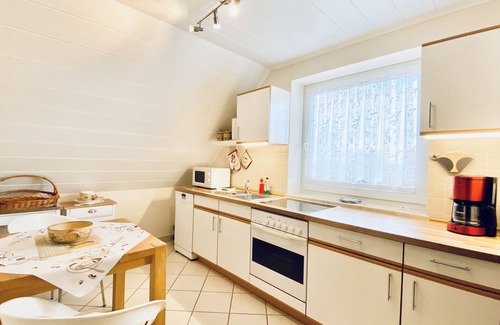 Kirchdorf Appartement | Location-de Luxe-Salle de bain privée séparée-Terrasse-Garten-1Schlafzimmer-DG