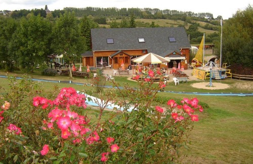 Le Mesnil-Bacley Maison | location de roulottes tout confort pour 4 personnes, à DEVALPARC parc de loisirs