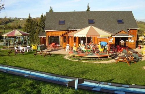 Le Mesnil-Bacley Maison | location de roulottes tout confort pour 4 personnes, à DEVALPARC parc de loisirs