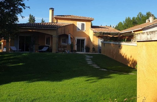 Sarrians Maison | Location Villa Provençale de 100m2, avec piscine et jardin de 400m2.
