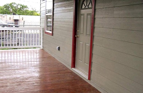 La Marque Maison | Rental Unit 2 Close to NASA and Kemah Boardwalk