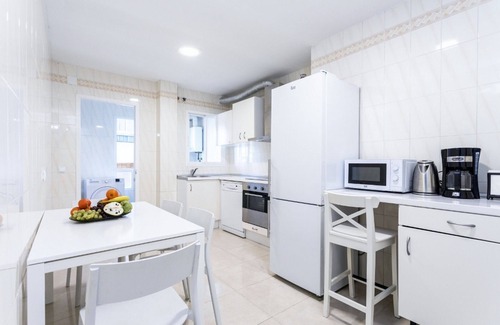 La Malagueta Appartement | Beach front Malagueta Arenal, 10 people