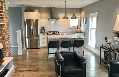 Charlevoix Appartement | NOUVELLE LISTE! CENTRE-VILLE DE CHARLEVOIX - MAGNIFIQUE - PROPRE ET MODERNE