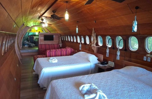 Manuel Antonio Station Balnéaire | Repurposed Cockpit Cabana w PRIVATE outdoor Soaking TUB