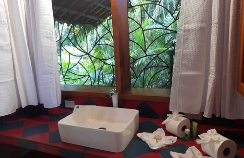 Manuel Antonio Station Balnéaire | Repurposed Cockpit Cabana w PRIVATE outdoor Soaking TUB