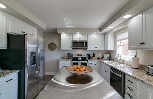 Clarksville Maison | Residence (1335 Whitt Ln)