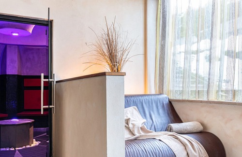 San Giovanni di Fassa Appartement | "Residence Anda Appartamento 42" with Views of the Dolomite Peaks, Shared Indoor Pool & Jacuzzi
