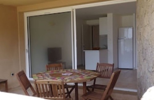 Tizzano Appartement | RESIDENCE FIORAVANTI 2 Appartements 2/4 pers. En rez de jardin PIEDS DANS L'EAU