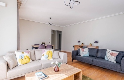 Umraniye Appartement | Residence Flat with Balcony in Umraniye