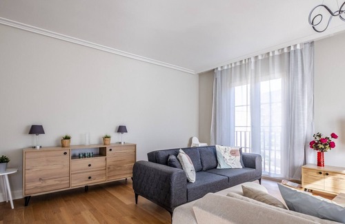 Umraniye Appartement | Residence Flat with Balcony in Umraniye