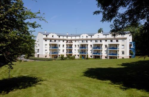 Chevreuse Appartement | Residence Hotel Les Ducs De Chevreuse avec Hébergement, Repas & PDJ, Séminaire, Bureau & Parking