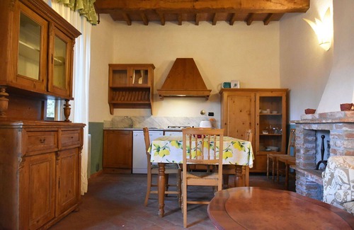 Montaione Appartement | Residence in Montaione with 3 bedrooms sleeps 6