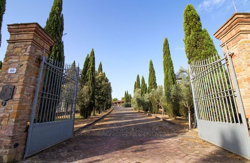 Montaione Appartement | Residence in Montaione with 3 bedrooms sleeps 6