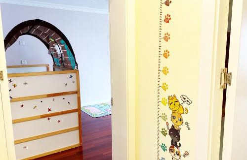 Hongqiao Appartement | Residence Near Xuhui Business District, Just 5 Minutes from Metro Line 9