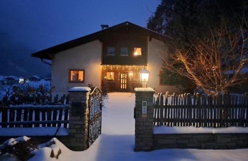 Vandoies Appartement | Residence Obermoarhof - Family Apartments with Pool & Playground
