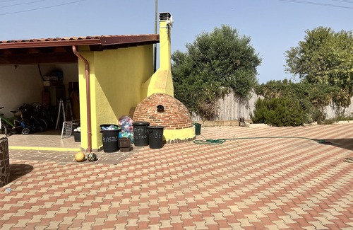 Masainas Maison | Résidence Sulcis 5 avec vue sur les montagnes, terrasse partagée et climatisation.